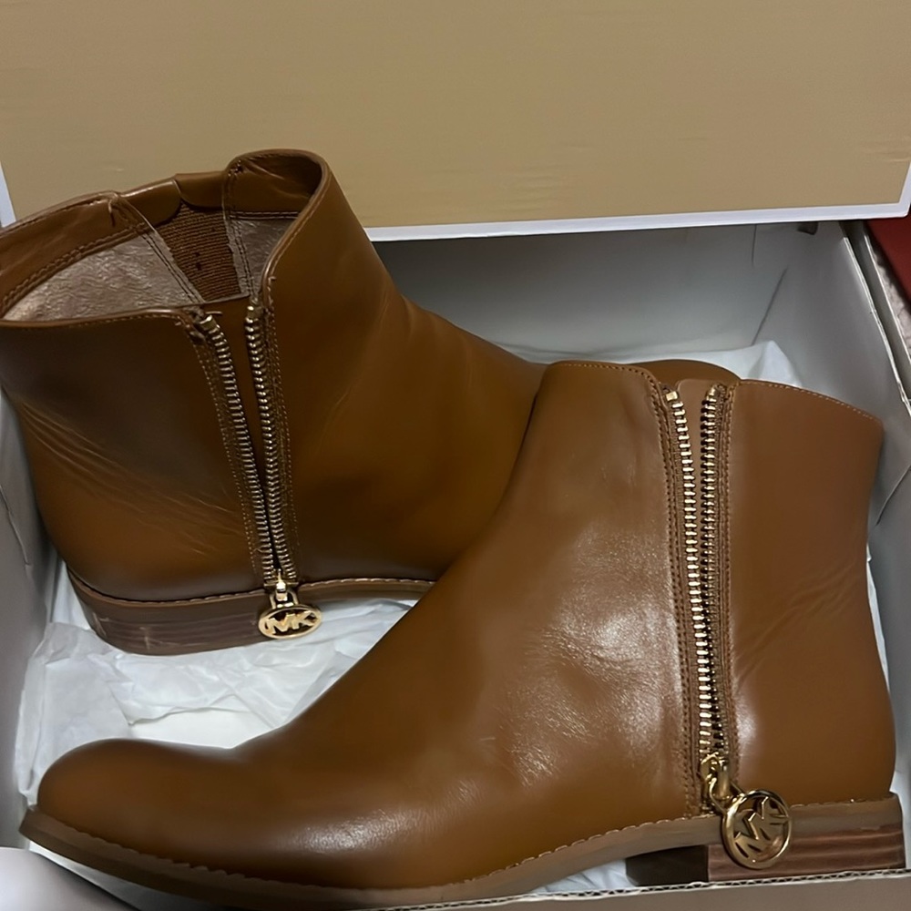 Women’s 8 MK bootie